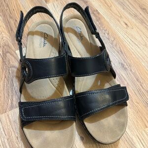 Clarks Women's Black and Tan Sandals
